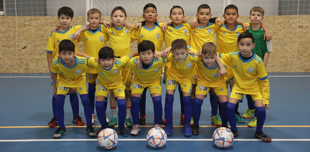 Футбольная секция "Bars". Центр обучает игре в футбол детей в Усть-каменогорске. Запишите своего ребенка на бесплатное первое занятие! С нами ваш ребенок вырастет в профессионального футболиста